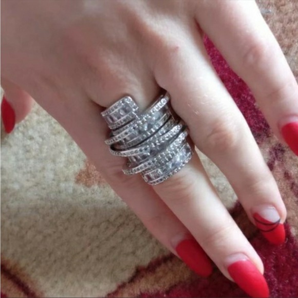 New Luxury Simulated Diamonds Platinum Plated Ring - Picture 3 of 5